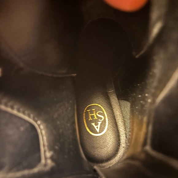 Black Combat Boots with High Top and Chunky Sole - Picture 5 of 10